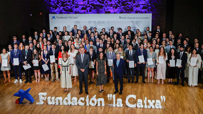 Los reyes presiden la entrega de becas postgrado de la Fundación La Caixa