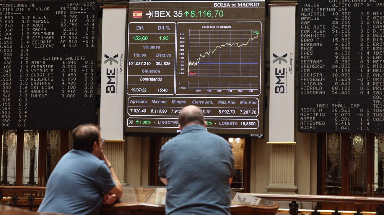 La banca sostiene la bolsa y el euro retrocede a pesar de la subida de tipos del BCE