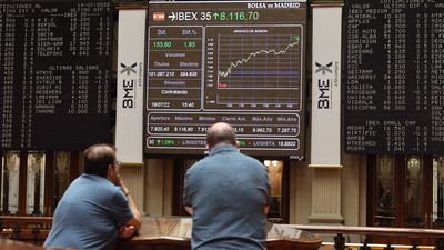 La banca sostiene la bolsa y el euro retrocede a pesar de la subida de tipos del BCE