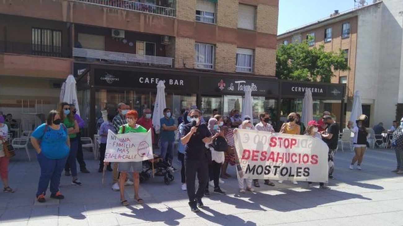 Protesta en Móstoles contra el desahucio de una familia