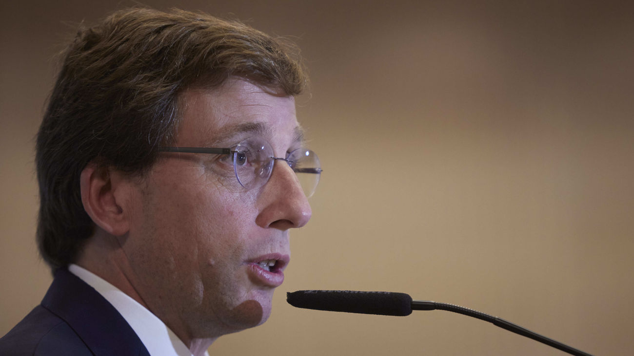 Almeida abre la puerta a recurrir la sentencia que obliga al Ayuntamiento a reponer la placa de Largo Caballero