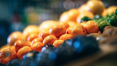 Los profesionales del sector recomiendan hacer una "compra inteligente" para ahorrar en la cesta de la compra