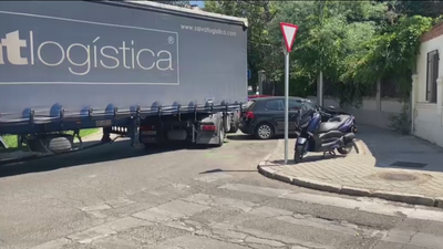 Los vecinos de Los Rosales, invadidos por el tráfico a causa de las obras de Nuevo Norte