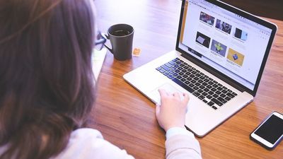 Programa de formación gratuita para 200 mujeres en profesiones tecnológicas de Keepcoding y Glovo