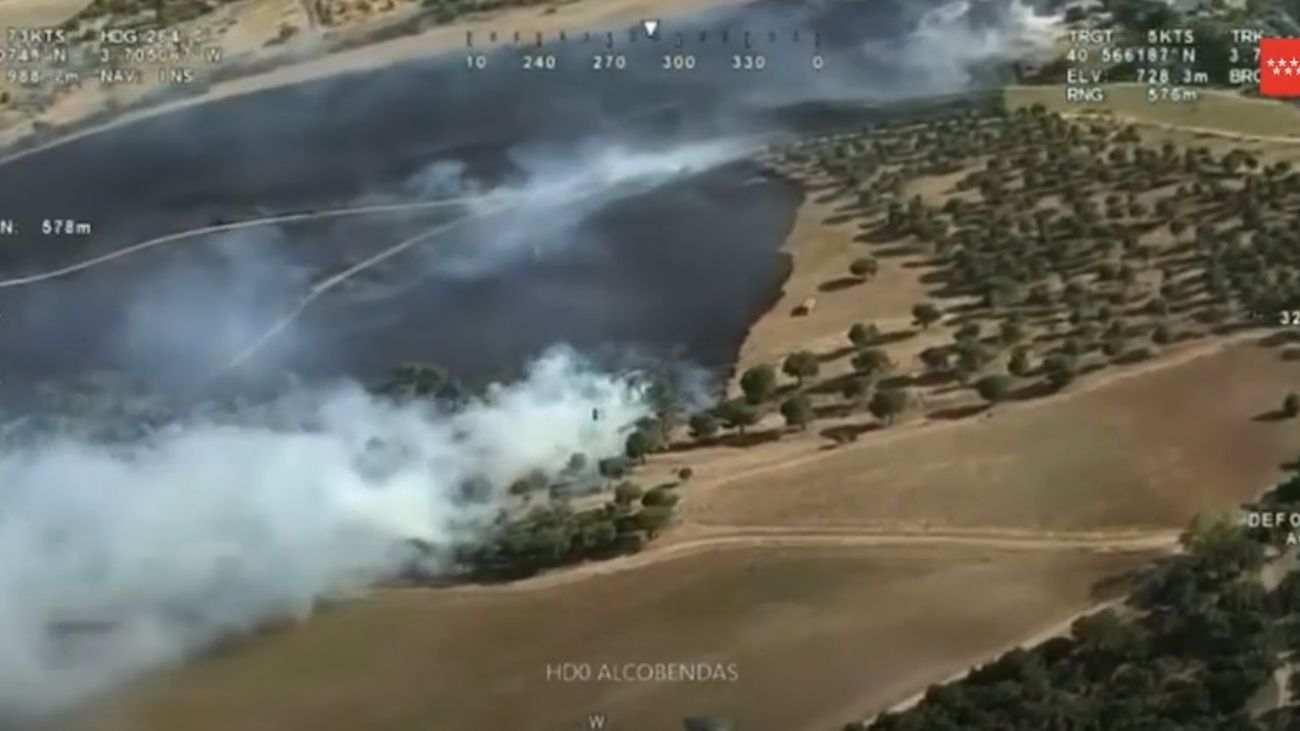 Un incendio en la M-607 obligó a desalojar preventivamente el Tanatorio La Paz y una gasolinera de BP