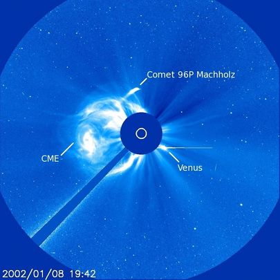El cometa 96P Machholz  y Venus cerca del Sol / NASA