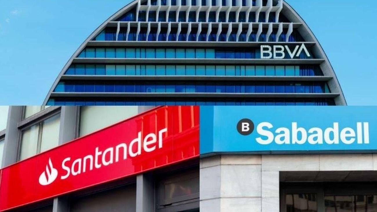Logos de CaixaBank, Bankinter, BBVA, Santander y Sabadell