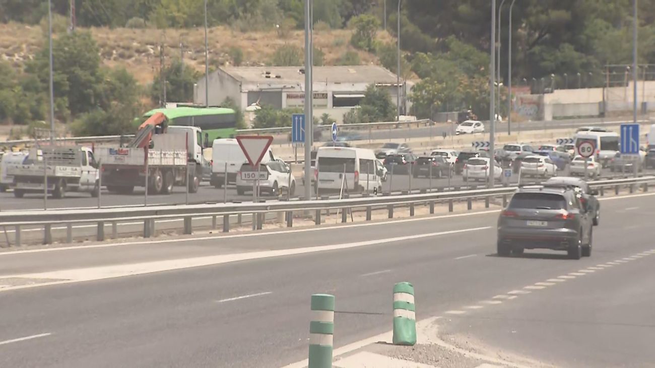Retenciones en las salidas de Madrid en el arranque del puente por la festividad de Santiago Apóstol