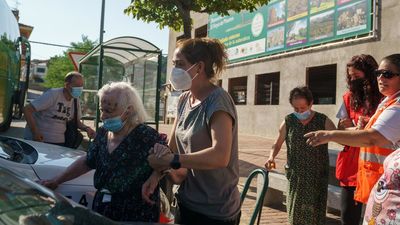 El Hoyo de Pinares deja de ser un pueblo fantasma: los vecinos regresan a sus casas