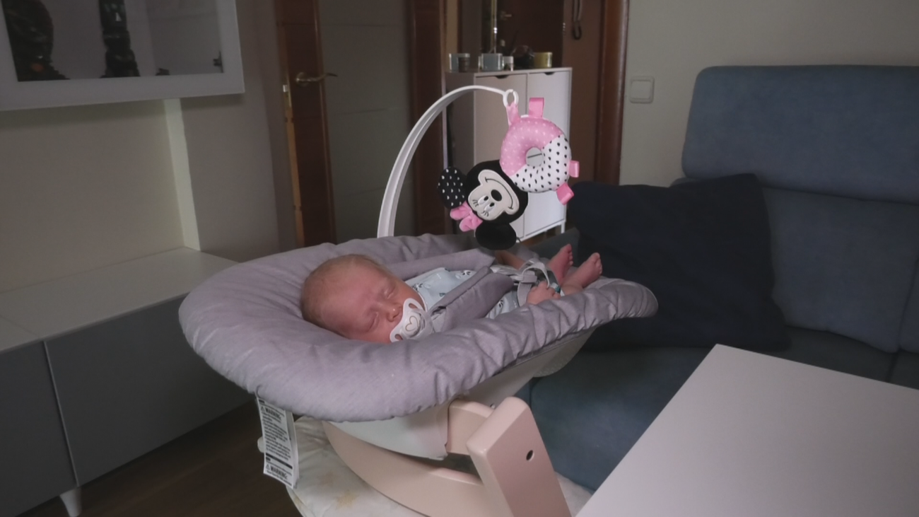 Así son los primeros 15 días de unos padres primerizos con su bebé