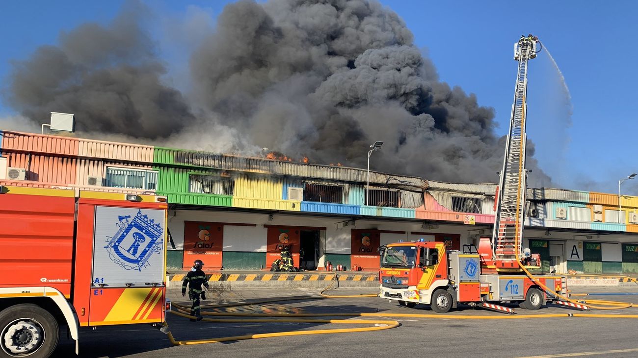 Controlado el incendio de la nave de frutas de Mercamadrid: se vigilan focos de calor activos