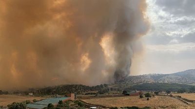 Evitan que el incendio de San Juan de la  Nava, Ávila, llegue al casco urbano de El Barraco