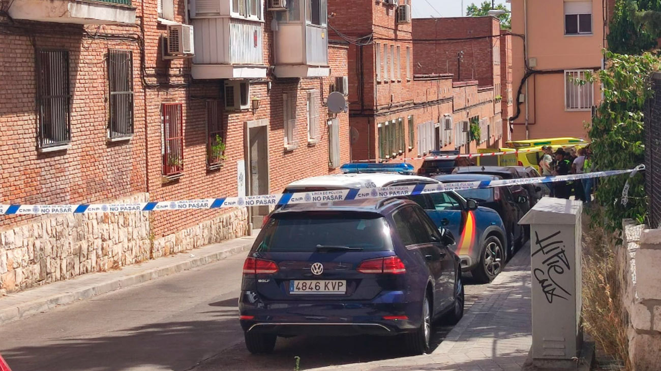 Un hombre muere de una puñalada en el pecho en una posible reyerta en San Blas