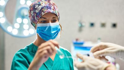 Hipra iniciará a finales de verano el ensayo clínico para estudiar su vacuna covid como cuarta dosis