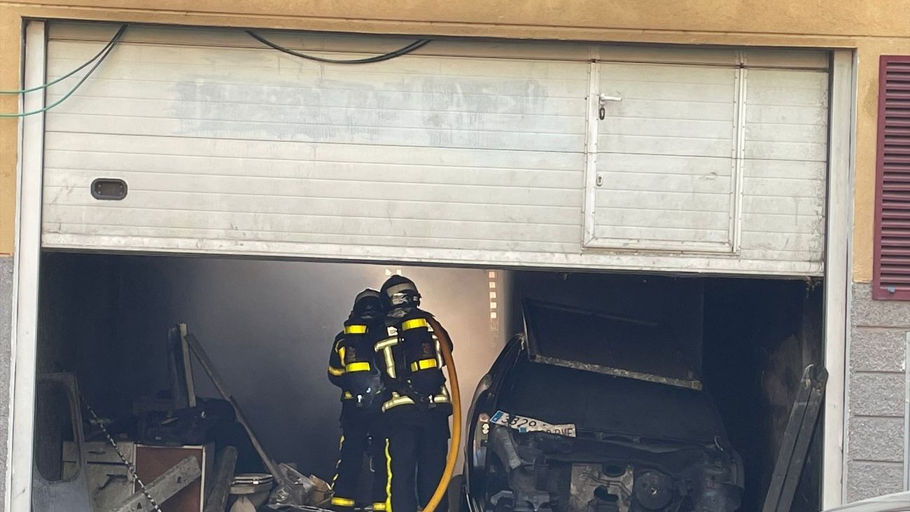 Dos personas atendidas en el incendio de un garaje del barrio de La Fortuna de Leganés