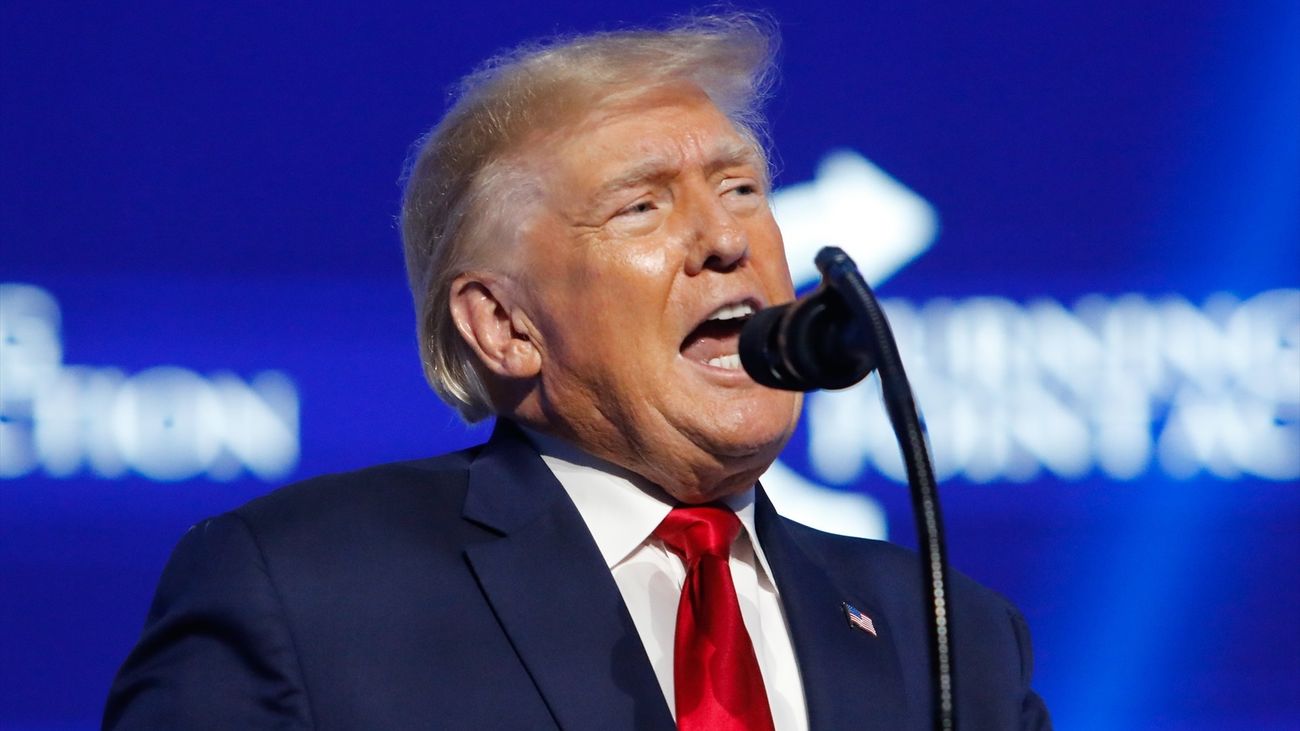 Trump reaparece orgulloso en Washington y anticipa su posible vuelta