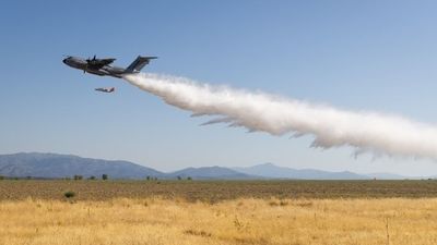 Airbus prueba con éxito el kit de extinción de incendios del avión de transporte A400M