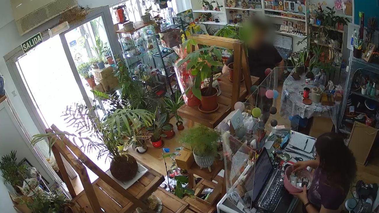 El 'estafador de comercios' vuelve a actuar, esta vez en una tienda de plantas de Leganés