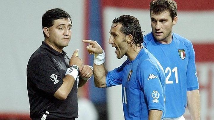 Byron Moreno ante Italia / EFE