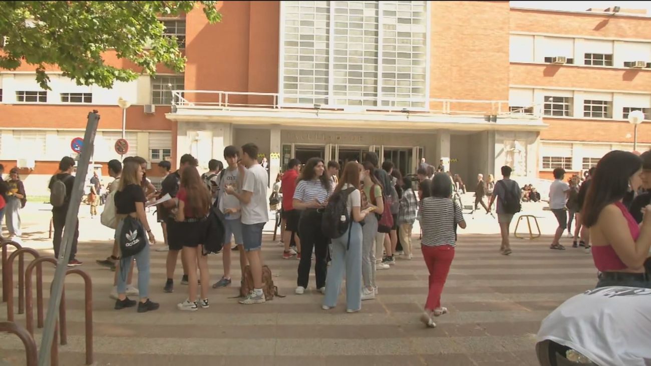 Nueva polémica por los cambios que quiere hacer el Gobierno en la EBAU