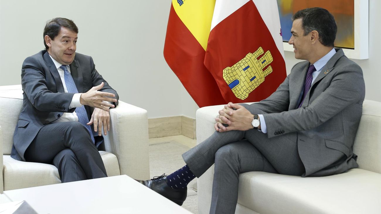 Mañueco demanda a Sánchez una acción "global" para combatir los incendios en España