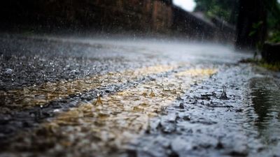 Lluvias, viento, tormentas y altas temperaturas ponen en riesgo a más de media España