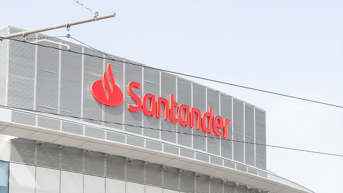 Cartel del Banco Santander en la Ciudad Grupo Santander