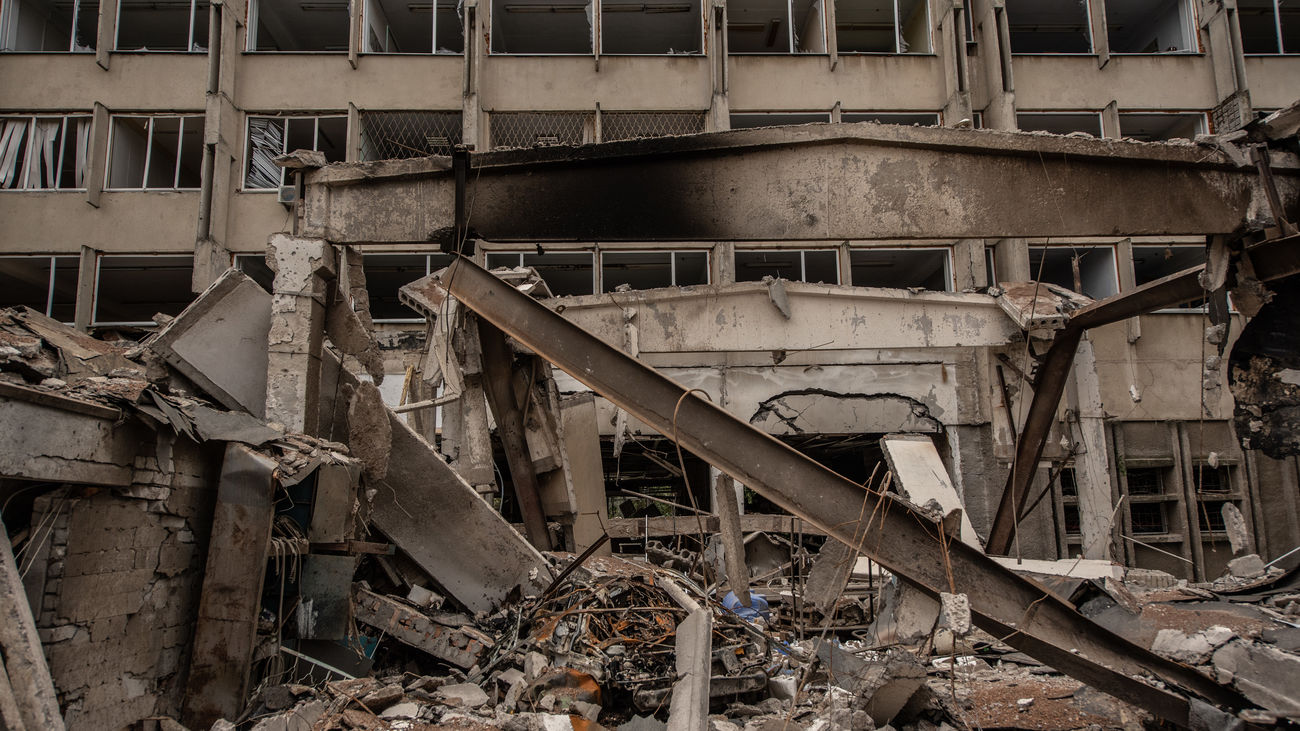 Un edificio universitario destruido por un bombardeo ruso en Mykolaiv