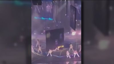 Una pantalla gigante cae y aplasta a un bailarín, en estado grave, durante un concierto en Hong Kong