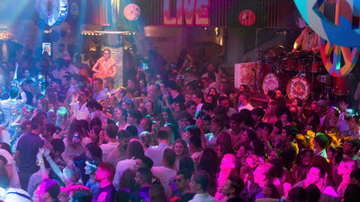 Discotecas y locales de ocio pactan con Igualdad para colocar 'puntos violeta' y prevenir agresiones sexuales