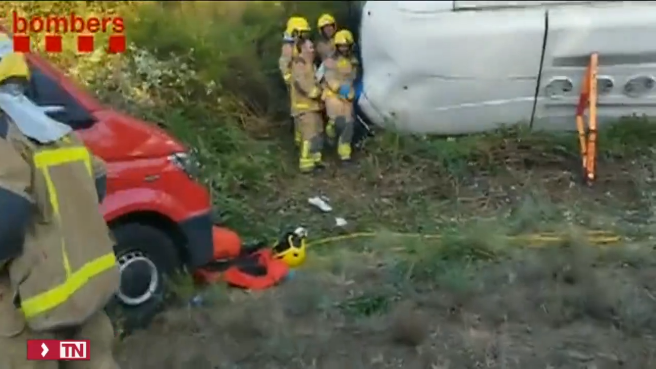 17 heridos, dos graves, en el accidente de un autocar en Barcelona que se dirigía a una boda