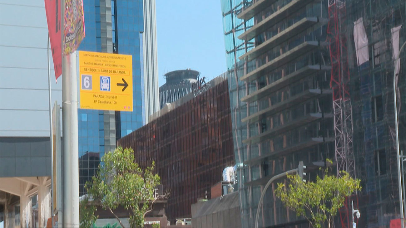 Desconcierto entre los pasajeros que no se habían enterado del cierre parcial de la línea 6 de metro