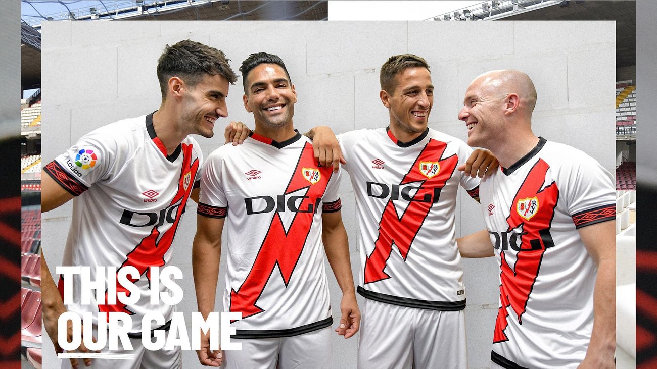 El Rayo Vallecano presenta sus equipaciones de cara a la temporada 2022/23