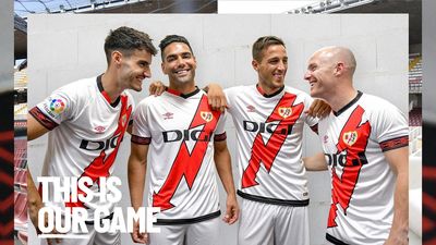 El Rayo Vallecano presenta sus equipaciones de cara a la temporada 2022/23