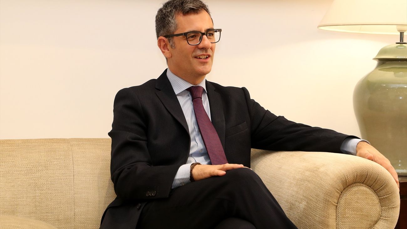 Bolaños contacta con el PP para suprimir el término "disminuidos" de la Constitución