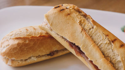 Multa de 2.000 euros a un viajero que no declaró unos bocadillos en Australia