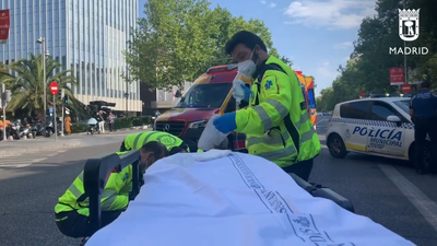 Herido un hombre de 53 años tras ser atropellado en la calle Serrano