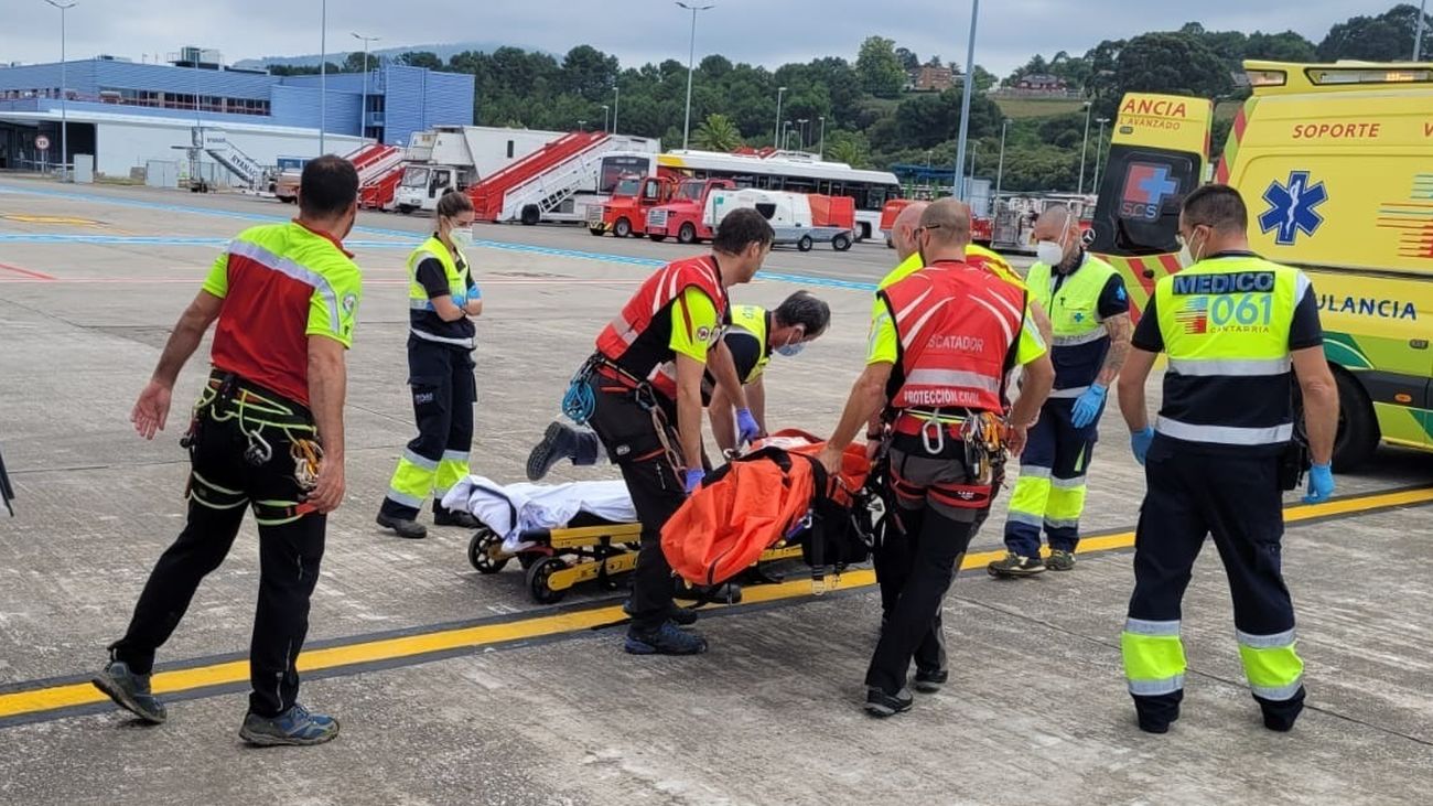 Rescate de la joven madrileña que cayó 15 metros en una montaña en Santander