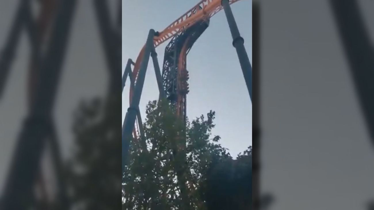 10 personas quedan atrapadas en vertical en una montaña rusa del Parque de Atracciones
