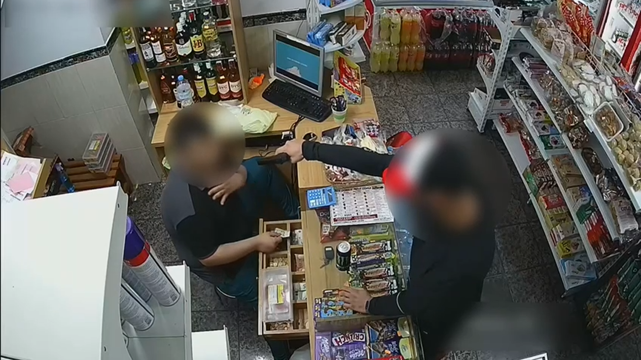 Detenido un menor por un atraco a punta de pistola en un comercio