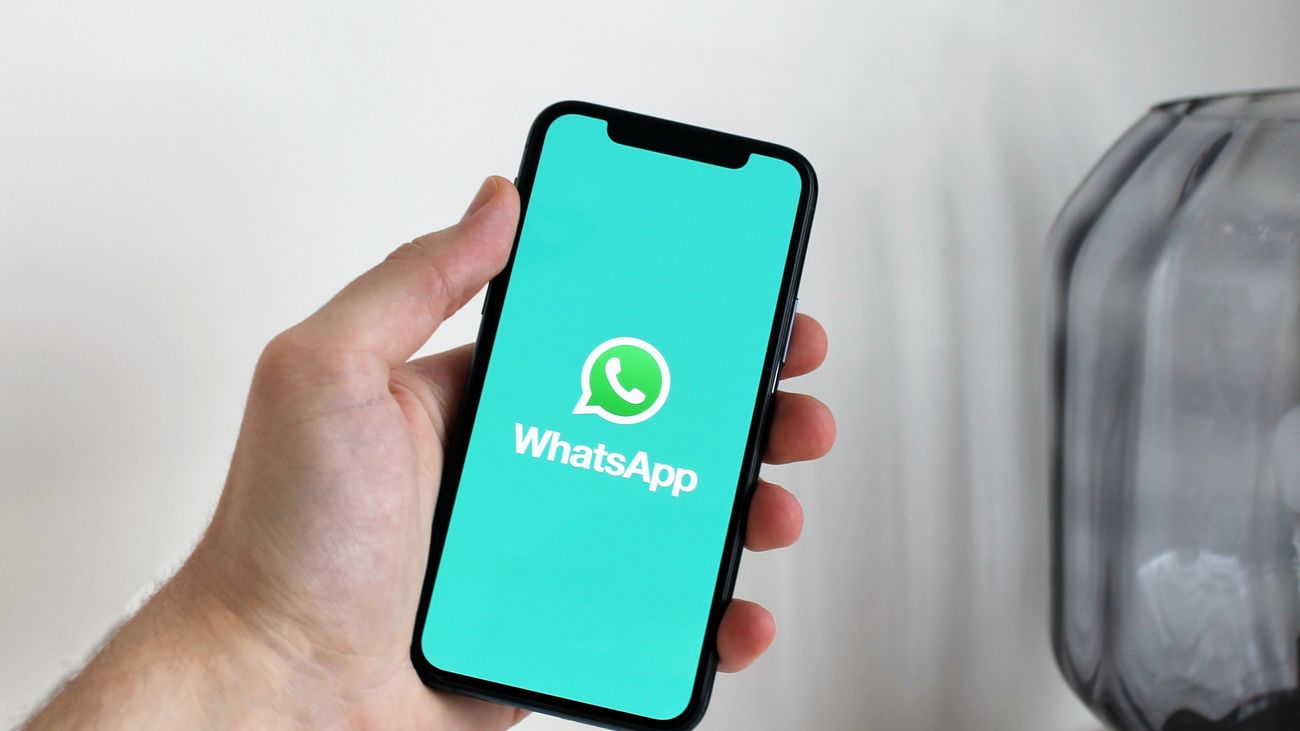 Alerta de estafa por WhatsApp en la que se hacen pasar por un familiar que pide datos bancarios