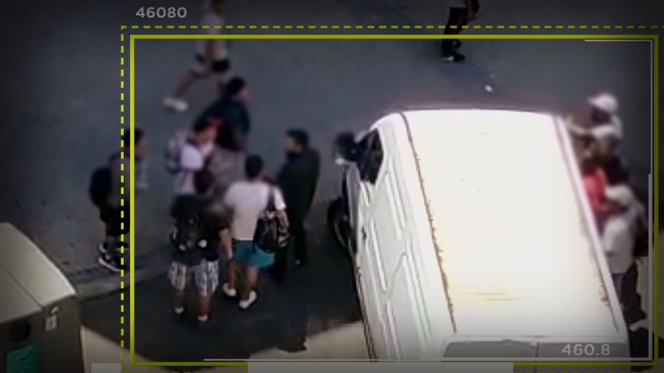 Así son las cundas de albañiles que acuden a Plaza Elíptica a por trabajadores sin papeles