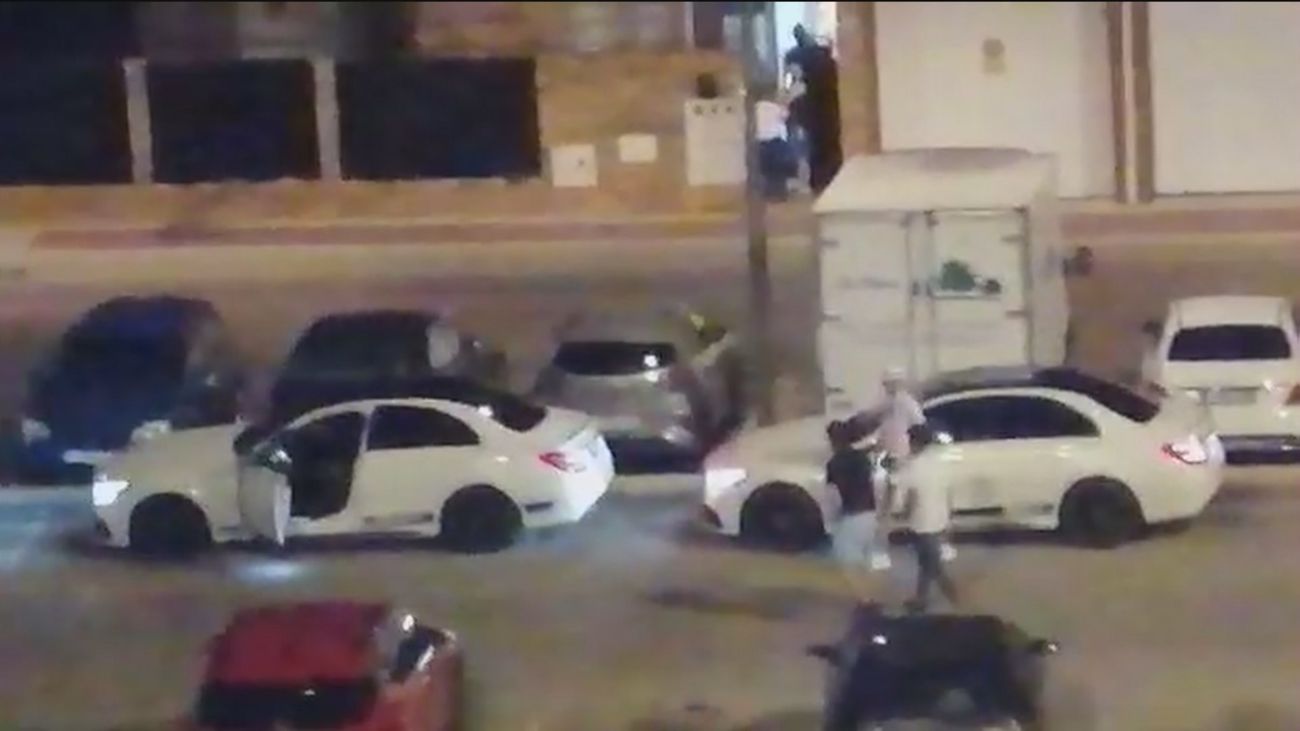 Los vecinos de Parla, hartos de las carreras de coches