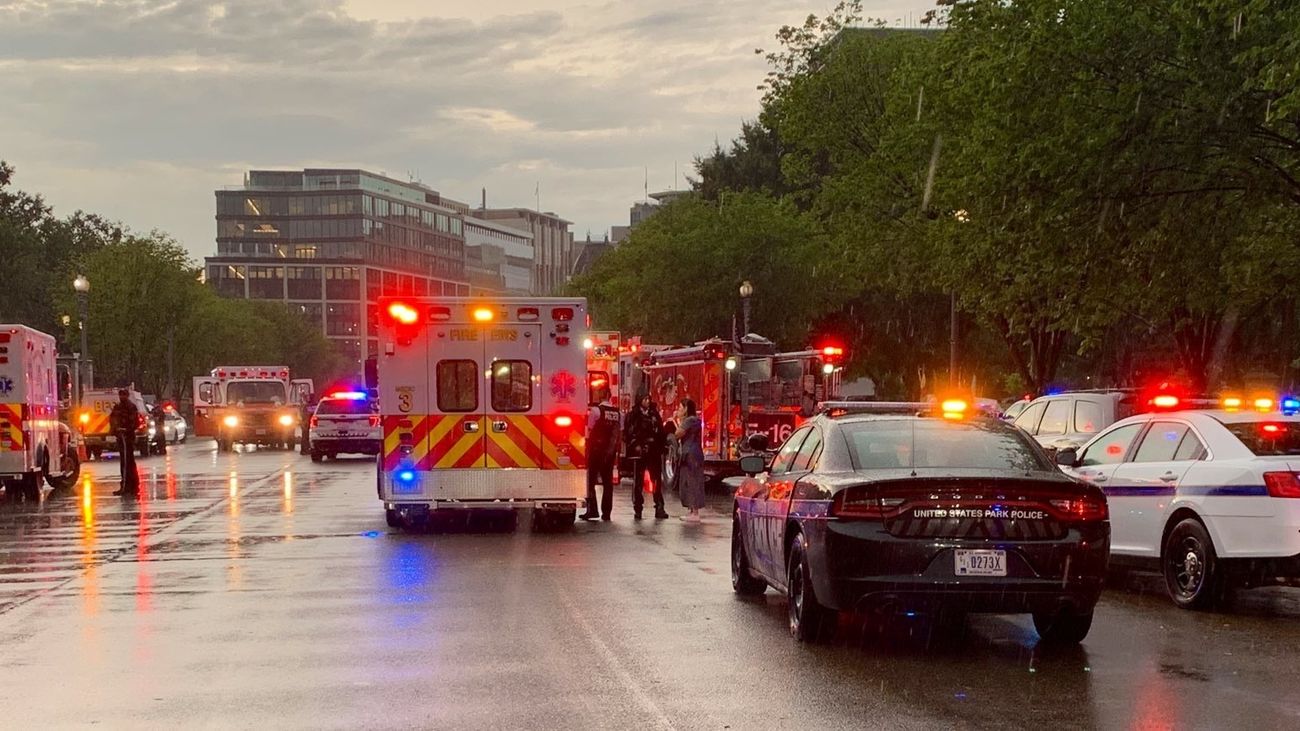 Servicios de emergencias atendiendo a los heridos en Washington
