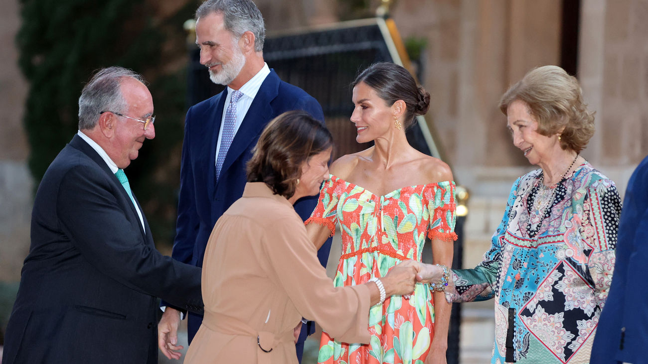 Los reyes y doña Sofía reciben en Marivent a la sociedad civil balear