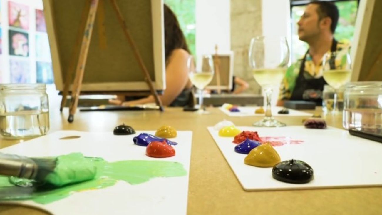 Artebar: un lugar donde pintar un cuadro mientras te relajas con una copa de vino