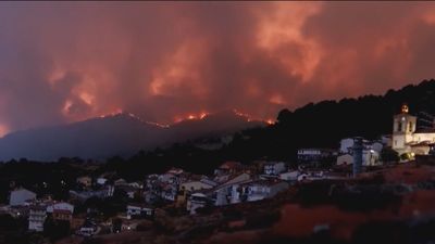Continúa sin control el incendio de Ávila mientras en Galicia las llamas dan una tregua