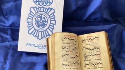 La Policía Nacional recupera un misal cantoral del siglo XVI en Madrid