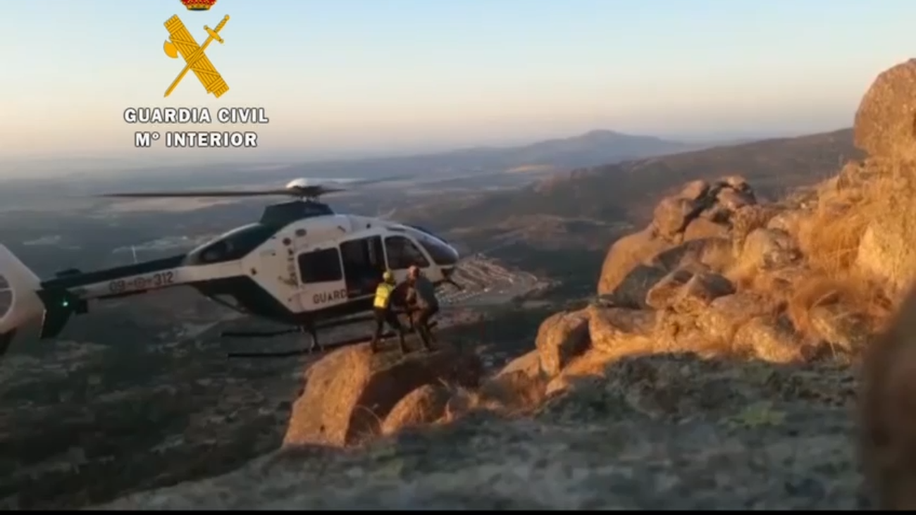 Muere un hombre que practicaba parapente al precipitarse en el Pico Mondalindo, en Bustarviejo