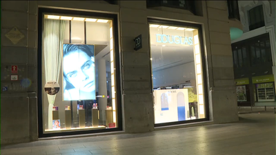 Regular la temperatura y apagar luces y escaparates, las primeras medidas que entran en vigor este miércoles